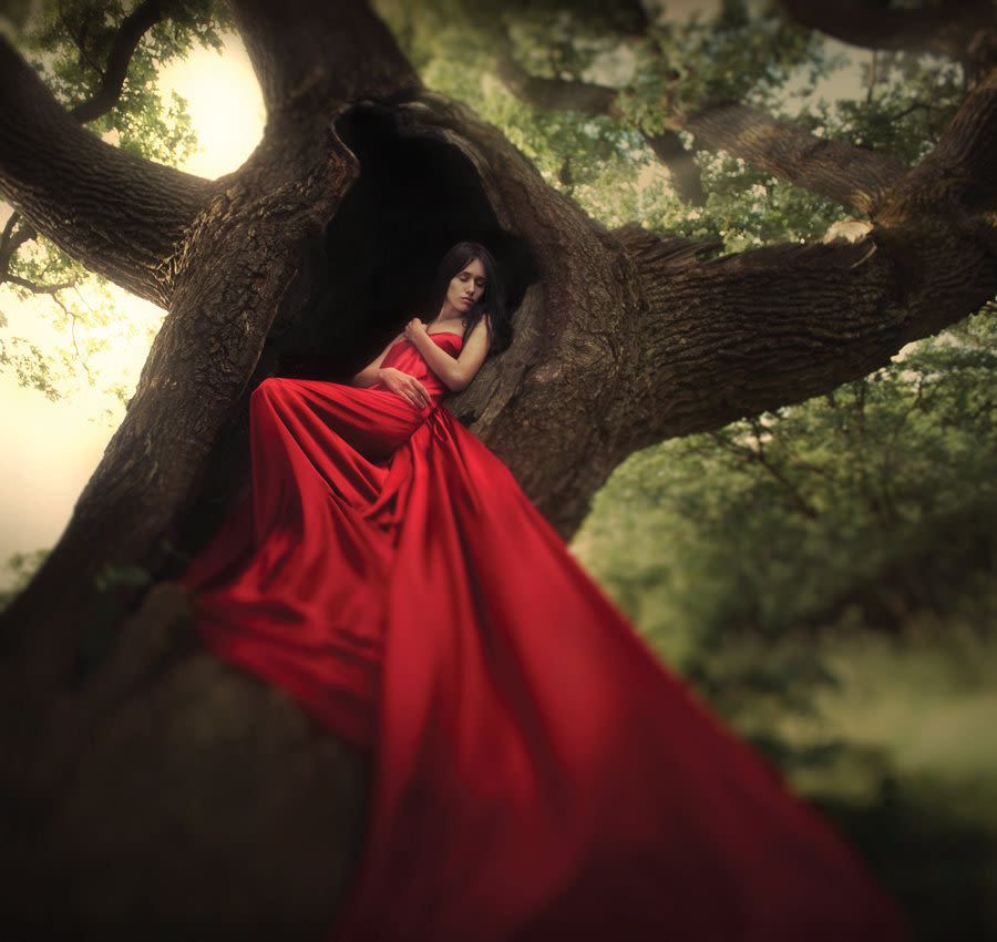 Ведьма В Красном Платье
