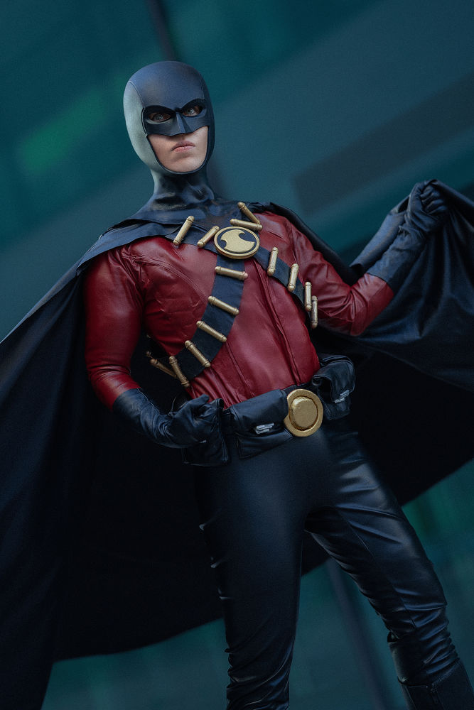 Red Robin cosplay.